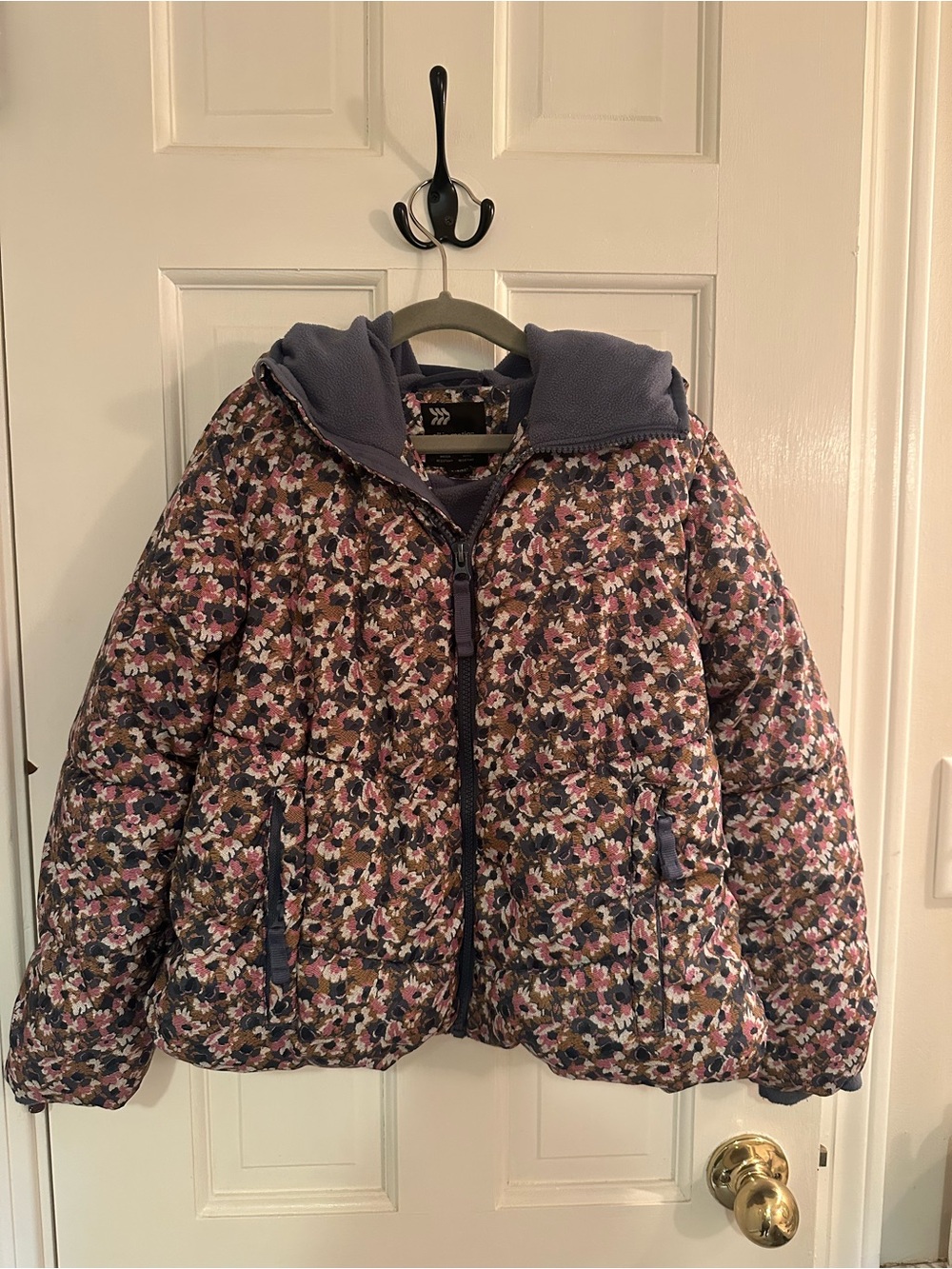 all in motion Floral Quilted Puffer Jacket in Pink & Navy
